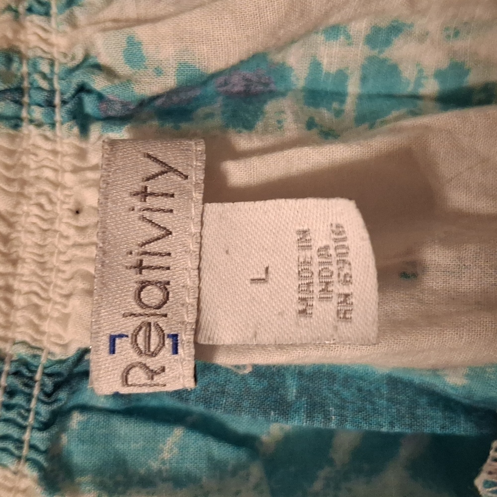 Relativity patterned top Lg❤❤️❤️❤️ - Picture 2 of 8